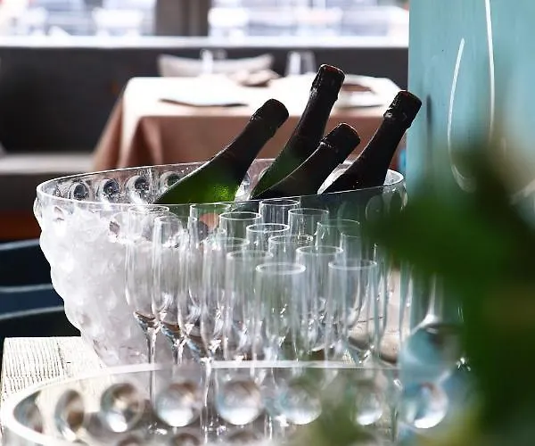 & Restaurant Am Готель